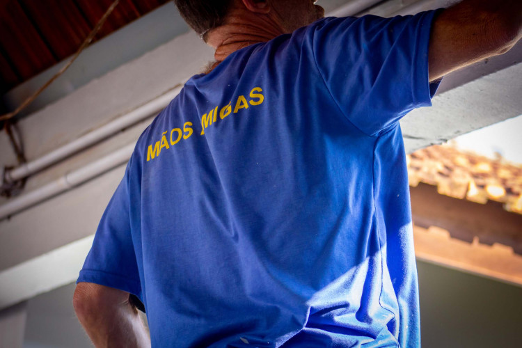 Estado amplia alcance do Mãos Amigas com entrega de 18 vans para manutenção de escolas