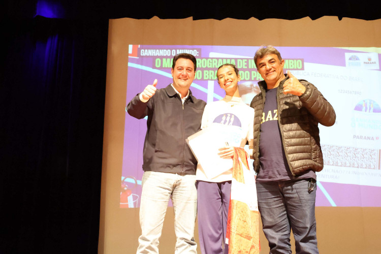 Governador celebra Ganhando o Mundo em encontro com veteranos e novos intercambistas
