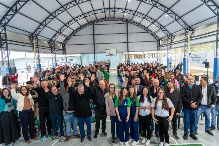 Investimento de R$ 3,5 milhões: colégio de Quitandinha ganha refeitório, laboratório e quadra coberta