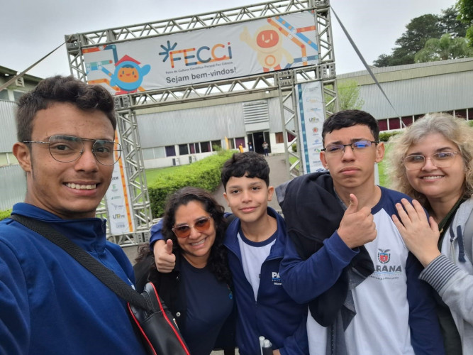 Estudantes Surdos transformam óleo usado em pesquisa científica no Paraná