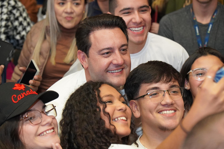 Encontro do Ganhando o Mundo reúne veteranos e futuros intercambistas em Paranaguá