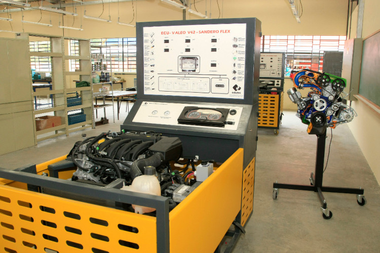 Cursos profissionalizantes recebem inscrições até segunda (19) Equipamentos do CEEP Curitiba.