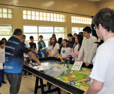 Aulas de robótica no Colégio Estadual do Paraná