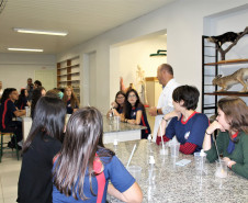 Álcool em gel na escola