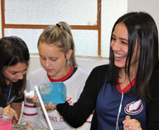 Álcool em gel na escola