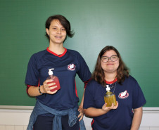 Álcool em gel na escola