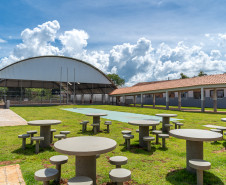 Estudantes kaingang do Colégio Estadual Indígena Cacique Gregório Kaekchot, em Manoel Ribas, ganharam quadra coberta e um novo espaço de refeitório e cozinha.