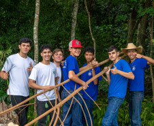 No Colégio Agrícola de Foz do Iguaçu, os estudantes cultivam uma horta de meio hectare com alface, rúcula, espinafre, brócolis, cenoura, beterraba, além de ervas aromática