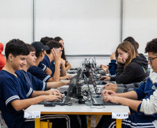 Paraná adota IA para aprimorar ensino de matemática nas escolas da rede estadual