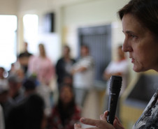 O projeto “Trabalho: o Caminho que Liberta - Escola Cidadã” ganhou reforço de dois veículos para transporte dos internos da Colônia Penal Agroindustrial do Paraná (CPAI). Eles executam trabalhos de pintura e manutenção em escolas da rede pública estadual em Curitiba e região. As duas Kombi foram entregues pelo governador em exercício e secretário da Educação, Flávio Arns, e pela secretária da Justiça, Cidadania e Direitos Humanos, Maria Teresa Uille Gomes.