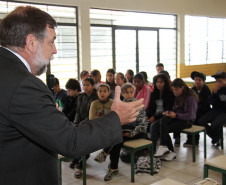 A entrega dos veículos foi na manhã desta sexta-feira (9) no Colégio Estadual Walde Rosi Galvão, em Pinhais (Região Metropolitana de Curitiba), onde apenados estão trabalhando pelo projeto.