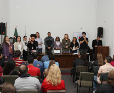 Instrutores de Libras estão reunidos em Curitiba para discutirem práticas pedagógicas que subsidiem o ensino da língua.