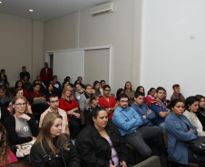 Instrutores de Libras estão reunidos em Curitiba para discutirem práticas pedagógicas que subsidiem o ensino da língua.