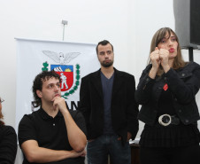 Instrutores de Libras estão reunidos em Curitiba para discutirem práticas pedagógicas que subsidiem o ensino da língua.