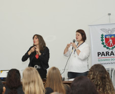 Instrutores de Libras estão reunidos em Curitiba para discutirem práticas pedagógicas que subsidiem o ensino da língua.