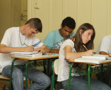 Colégio Estadual de Ensino Médio Prof. Rio Branco - Rua Bispo Bom José, 2426,Seminário, Curitiba-PR - Foto de arquivo.