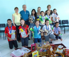Na categoria A (4º ao 5º anos das séries iniciais), o vencedor foi o aluno João Paulo Monteiro Santana, 5º ano, da Escola Municipal Laudelino Rosa de Mello, em Mariluz 