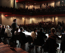 Aula inaugural do Curso de Licenciatura em Pedagogia para concluintes do Programa de Capacitação da Faculdade de Vizinhança Vale do Iguaçu (Vizivali) lotou no sábado (24) Canal da Música, em Curitiba. Foi iinício da solução de um problema que atingia 14 mil professores que não tinham os diplomas da faculdade reconhecidos.