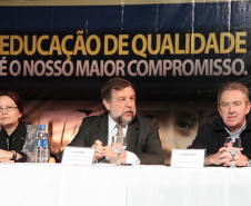 Aula inaugural do Curso de Licenciatura em Pedagogia para concluintes do Programa de Capacitação da Faculdade de Vizinhança Vale do Iguaçu (Vizivali) lotou no sábado (24) Canal da Música, em Curitiba. Foi iinício da solução de um problema que atingia 14 mil professores que não tinham os diplomas da faculdade reconhecidos.