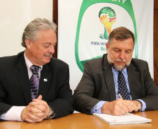 Secretário especial para Assuntos da Copa do Mundo Mário Celso Cunha e vice-governador e secretário da Educação Flávio Arns.