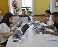 Técnicos pedagógicos de Educação Física da Secretaria de Estado da Educação (SEED) participaram nessa terça-feira (20) da Hora Atividade Interativa (HAI) com cerca de 100 professores da disciplina de todo o estado. 