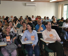 Diretores, professores, pedagogos e técnicos de estabelecimentos de ensino de nove Núcleos Regionais que oferecem ensino nas presídios do Paraná se reuniram nesta terça-feira (20), em Curitiba, para debater fortalecimento de ações para alfabetizar apenados.