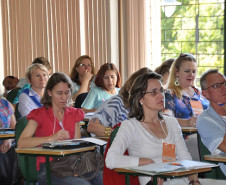 Diretores, professores, pedagogos e técnicos de estabelecimentos de ensino de nove Núcleos Regionais de Educação que oferecem ensino nas presídios do Paraná se reuniram nesta terça-feira (20), em Curitiba, para debater fortalecimento de ações para alfabetizar apenados.