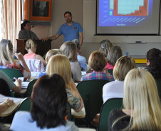 Diretores, professores, pedagogos e técnicos de estabelecimentos de ensino de nove Núcleos Regionais de Educação que oferecem ensino nas presídios do Paraná se reuniram nesta terça-feira (20), em Curitiba, para debater fortalecimento de ações para alfabetizar apenados.