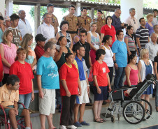 O ônibus foi entregue à Apae Padre Anchieta, de Goioerê. O veículo é totalmente adaptado para transportar os estudantes.