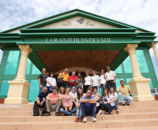 LARANJEIRAS DO SUL - CARAVANA DA POESIA - EQUIPE DA SEED E NRE LARANJEIRAS DO SUL - FOTO: GIULIANO GOMES/SEED