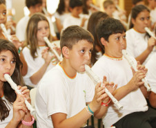 LARANJEIRAS DO SUL - CARAVANA DA POESIA - OFICINA MUSICALIZAÇÃO FLAUTA DOCE E CANTO, NO AUDITÓRIO DO COLÉGIO ESTADUAL LARANJEIRAS DO SUL-PR, COM WALMIR TEIXEIRA E LEONIR DANIEL - FOTO: GIULIANO GOMES/SEED