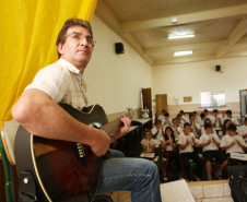 LARANJEIRAS DO SUL - CARAVANA DA POESIA - OFICINA MUSICALIZAÇÃO FLAUTA DOCE E CANTO, NO AUDITÓRIO DO COLÉGIO ESTADUAL LARANJEIRAS DO SUL-PR, COM WALMIR TEIXEIRA E LEONIR DANIEL - FOTO: GIULIANO GOMES/SEED