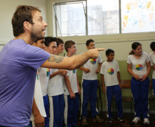 LARANJEIRAS DO SUL - CARAVANA DA POESIA - OFICINA TRANFORMARTE COM GABRIEL TEIXEIRA E IARA (jogos cênicos), NO COLÉGIO ESTADUAL FLORIANO PEIXOTO, LARANJEIRAS DO SUL-PR - FOTO: GIULIANO GOMES/SEED