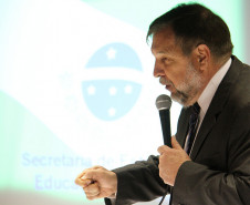 O anúncio feito pelo vice-governador e secretário de Estado da Educação, Flávio Arns, durante reunião de capacitação do Programa Brigadas Escolares – Defesa Civil na Escola, terça-feira (27), em Curitiba. 