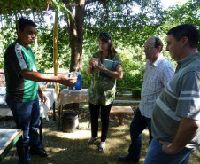 Nas unidades produtivas, os alunos apresentarem o que aprenderam durante o curso, na teoria e na prática, em áreas como suinocultura, bovinocultura, agroindústria, olericultura, fruticultura, paisagismo, entre outras.