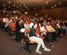 Evento avalia implantação da Lei 10639/2003, que trata sobre inclusão da arte e cultura africana e afrobrasileira nos currículos escolares.