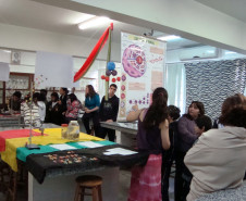 Mostra do Colégio Estadual Pedro Macedo apresentou cultura de vários países. Comunidade escolar ainda pôde visitar exposições dos alunos.
