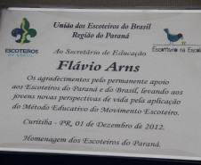 A União dos Escoteiros do Brasil - Região Paraná, entrega palca em homenagem ao vice-governador e secretário da Educação, Flávio Arns, na abertura do Primeiro Acampamento de Escoteiros do Paraná. Evento aconteceu em Balsa Nova, na Região Metropolitana de Curitiba, e reuniu mais de 2 mil jovens, promoveu integração com atividades educativas. Confira mais fotos em: http://www.flickr.com/photos/flavioarns/sets/72157632146820176/