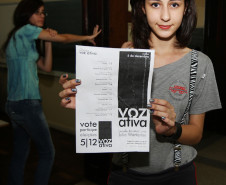 CURITIBA,PR 05 DE DEZEMBRO DE 2012 - Colégio Estadual Júlia Wanderley elegem nesta quarta-feira (5) os integrantes do grêmio estudantil. Na Foto: Laura Volpato, aluna do Colégio Júlia Wanderley 