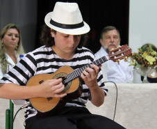 Vice-governador e secretário de Estado da Educação, Flávio Arns, diplomou nesta quarta-feira (5) 45 grêmios estudantis de escolas estaduais do litoral. Confira mais fotos em <a href=" http://www.flickr.com/photos/flavioarns/sets/72157632175319619/" target="_blank"> http://www.flickr.com/photos/flavioarns </a>
