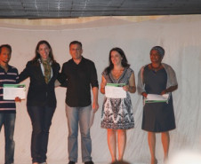 Os três primeiros colocados em cada categoria e trabalhos que receberam menção honrosa participam do livro "Servir com Arte 2012", já editado.