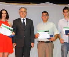 Os três primeiros colocados em cada categoria e trabalhos que receberam menção honrosa participam do livro "Servir com Arte 2012", já editado.