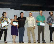 Os três primeiros colocados em cada categoria e trabalhos que receberam menção honrosa participam do livro "Servir com Arte 2012", já editado.