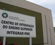 Secretaria da Educação investiu R$ 1,6 milhão na construção do prédio destinado aos professores que cursam o PDE. Confira mais fotos em <a href=" http://www.flickr.com/photos/flavioarns/sets/72157632174760049/" target="_blank"> http://www.flickr.com/photos/flavioarns </a>