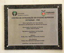 Secretaria da Educação investiu R$ 1,6 milhão na construção do prédio destinado aos professores que cursam o PDE. Confira mais fotos em <a href=" http://www.flickr.com/photos/flavioarns/sets/72157632174760049/" target="_blank"> http://www.flickr.com/photos/flavioarns </a>