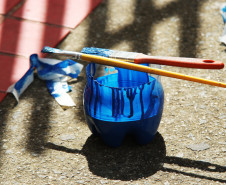 As instalações de nove escolas dos municípios de Pinhais, Piraquara e Curitiba estão recebendo uma série de melhorias, como reparos em alvenaria, pintura de paredes e muros, limpeza e capinagem dos terrenos. 