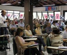 Análise dos projetos desenvolvidos e metas para ano que vem estão sendo debatidas com chefes dos 32 Núcleos Regionais de Educação do Paraná durante reunião que acontece em Piraquara.<br />
<br />
Veja mais fotos em: <a href="http://www.flickr.com/photos/flavioarns/sets/72157632225034554/" target="_blank">http://www.flickr.com/photos/flavioarns</a>

