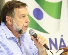 Análise dos projetos desenvolvidos e metas para ano que vem estão sendo debatidas com chefes dos 32 Núcleos Regionais de Educação do Paraná durante reunião que acontece em Piraquara.<br />
<br />
Veja mais fotos em: <a href="http://www.flickr.com/photos/flavioarns/sets/72157632225034554/" target="_blank">http://www.flickr.com/photos/flavioarns</a>
