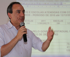 Análise dos projetos desenvolvidos e metas para ano que vem estão sendo debatidas com chefes dos 32 Núcleos Regionais de Educação do Paraná durante reunião que acontece em Piraquara.<br />
<br />
Veja mais fotos em: <a href="http://www.flickr.com/photos/flavioarns/sets/72157632225034554/" target="_blank">http://www.flickr.com/photos/flavioarns</a>
