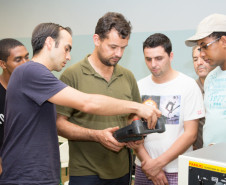 Curso Técnico em Mecatrônica do Centro Estadual de Educação Profissional Maria do Rosário Castaldi, de Londrina, recebeu três novos robôs.